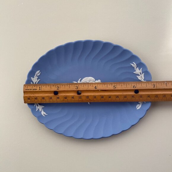 Wedgwood Blue Jasperware Fluted Oval Plate with White Floral Motif - Picture 4 of 5